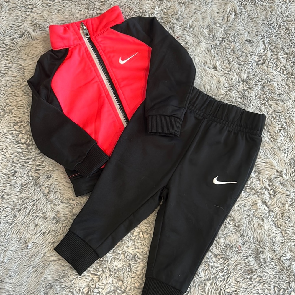 6M Nike track suit